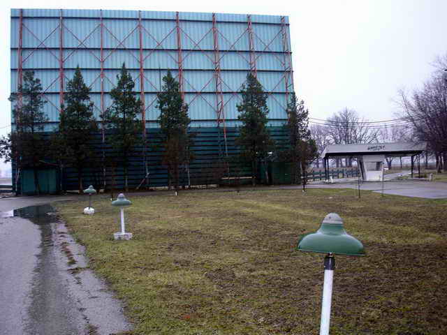 Piqua 36 Drive-In - 2006 Photo (newer photo)